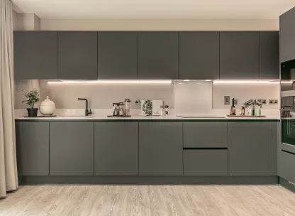 Kew Bridge Rise - 3-bedroom apartment kitchen