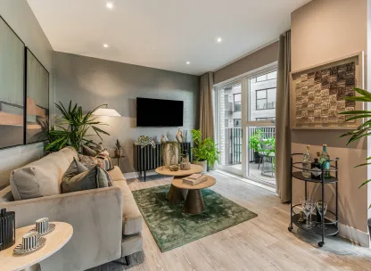 Kew Bridge Rise, Living area