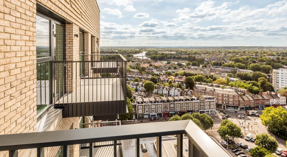 Kew Bridge Rise view shot