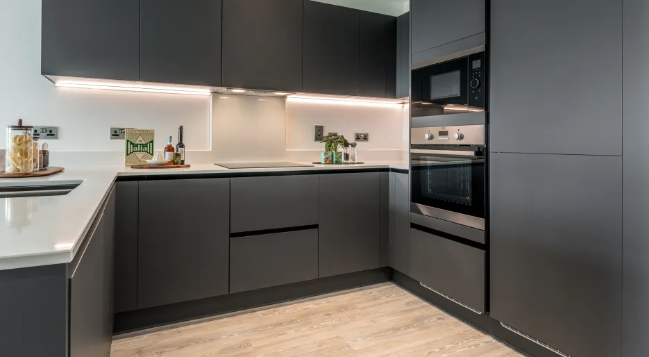 Kew Bridge Rise Show Apartment