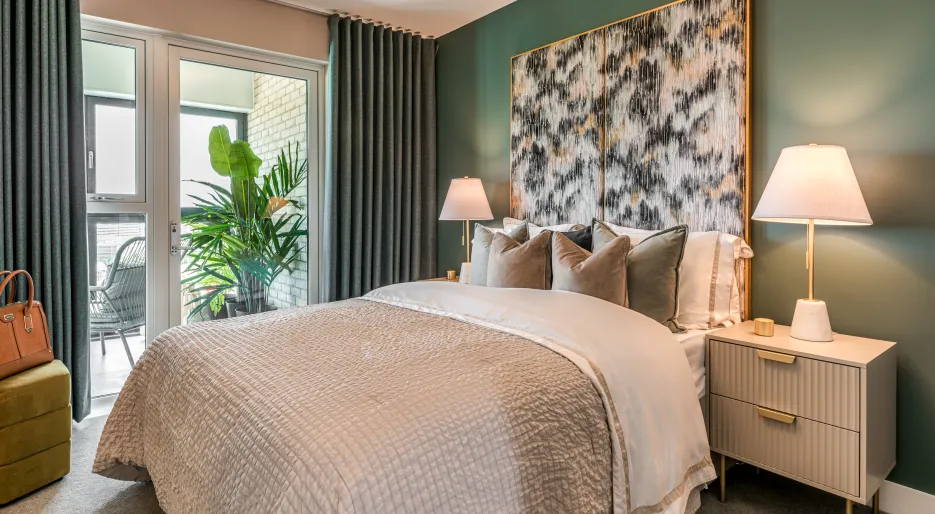 Kew Bridge Rise Show Apartment