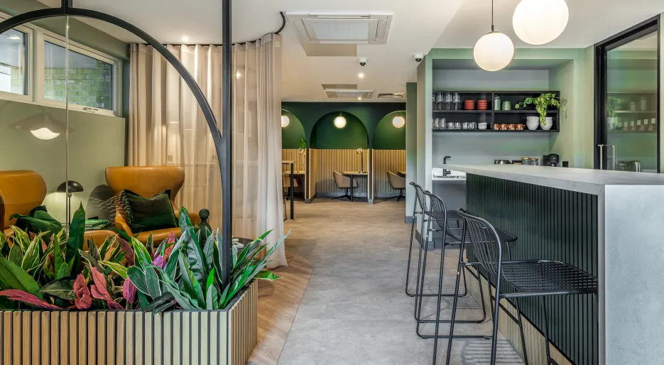 Kew Bridge Rise, Co working space
