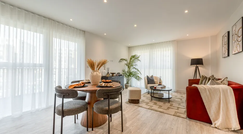 Kew Bridge Rise, Apartment 52, Dining & Living