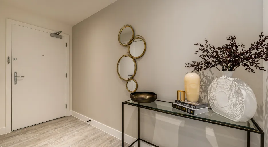 Kew Bridge Rise, Apartment 52, Entrance Hallway.