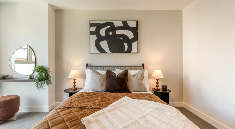 Kew Bridge Rise, Apartment 52, Principal Bedroom