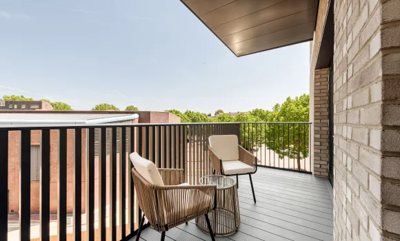 Kew Bridge Rise, Apartment 105, Wren House, 2-Bedroom, Balony.