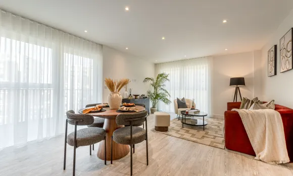 Kew Bridge Rise, Apartment 52, Dining & Living