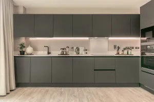 Kew Bridge Rise - 3-bedroom apartment kitchen
