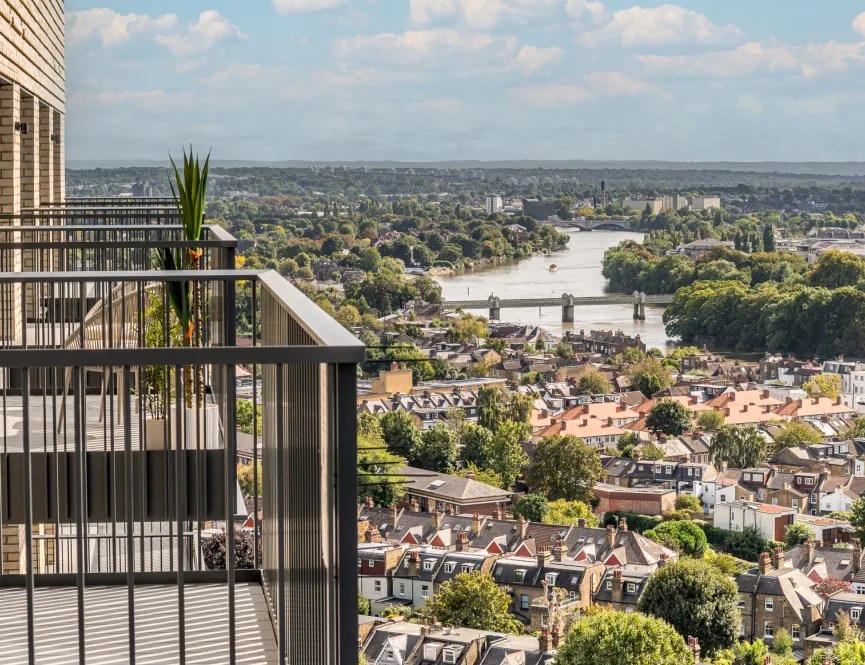 Kew Bridge Rise Show Apartment