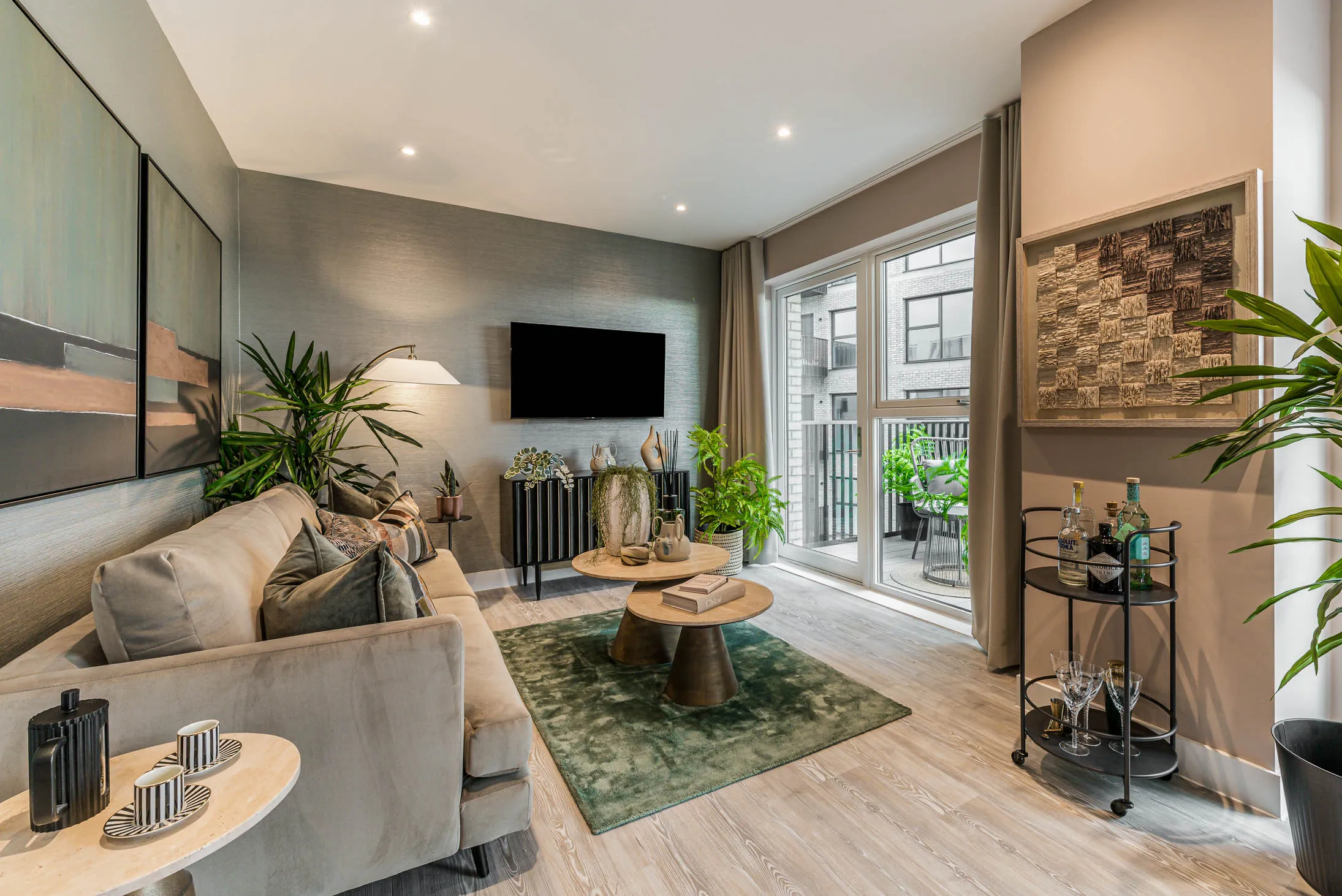 Kew Bridge Rise, Living area